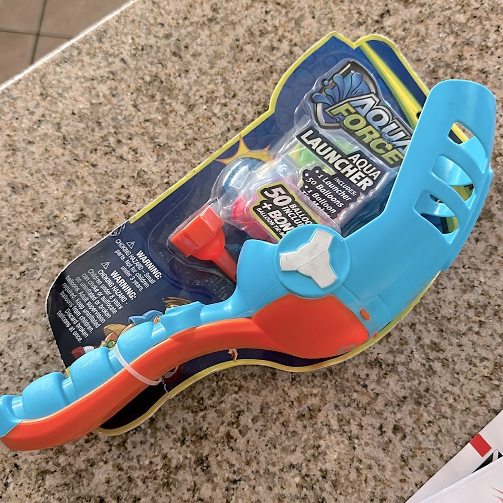 Wham-O Aqua Launcher with 50 balloons NEW